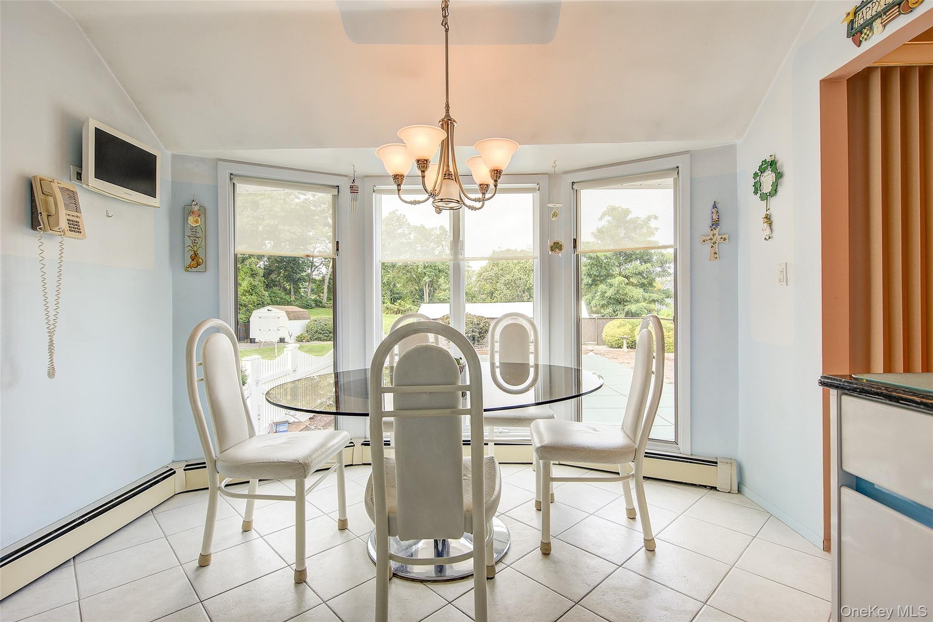 Eat-in kitchen