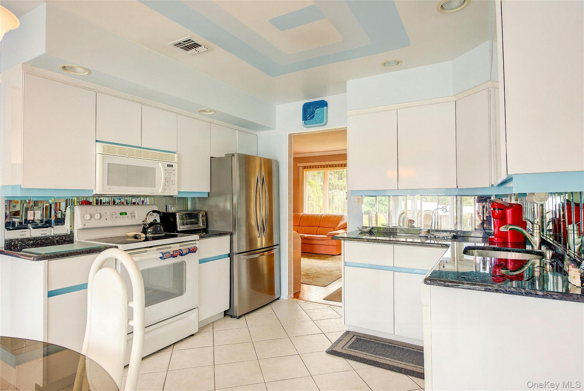 Eat in Kitchen bright and cheery.  - Countertop space for the chef in you to perform