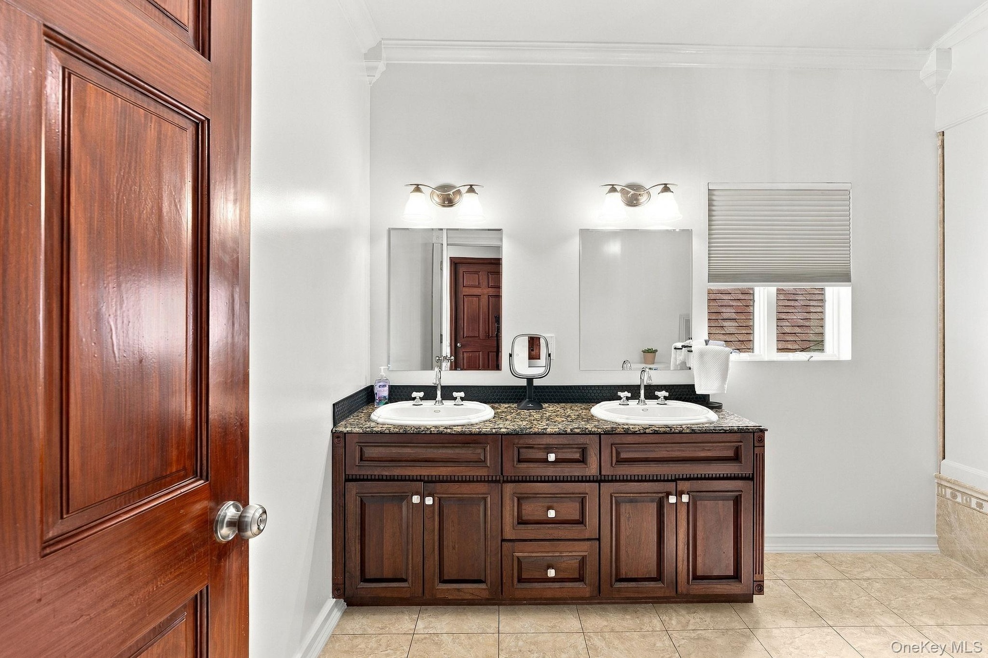Upstairs Hall Bathroom