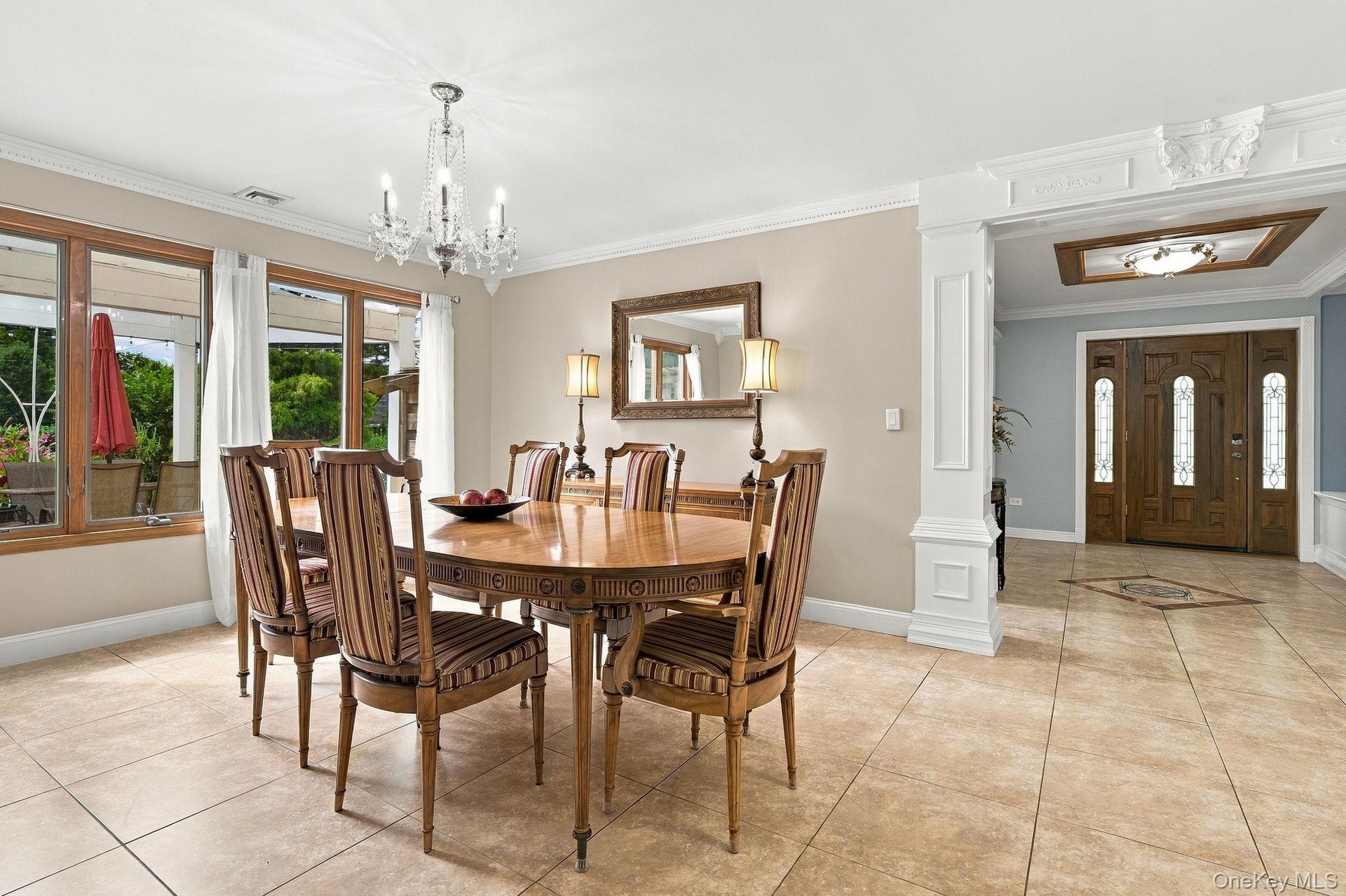 A refined setting for memorable dinners and celebrations.