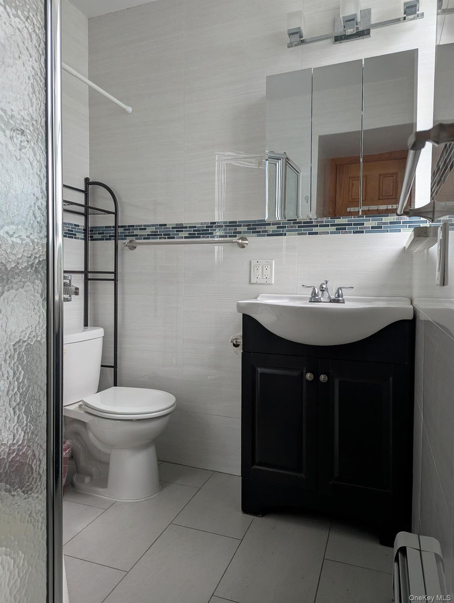 1Fl Master Bathroom