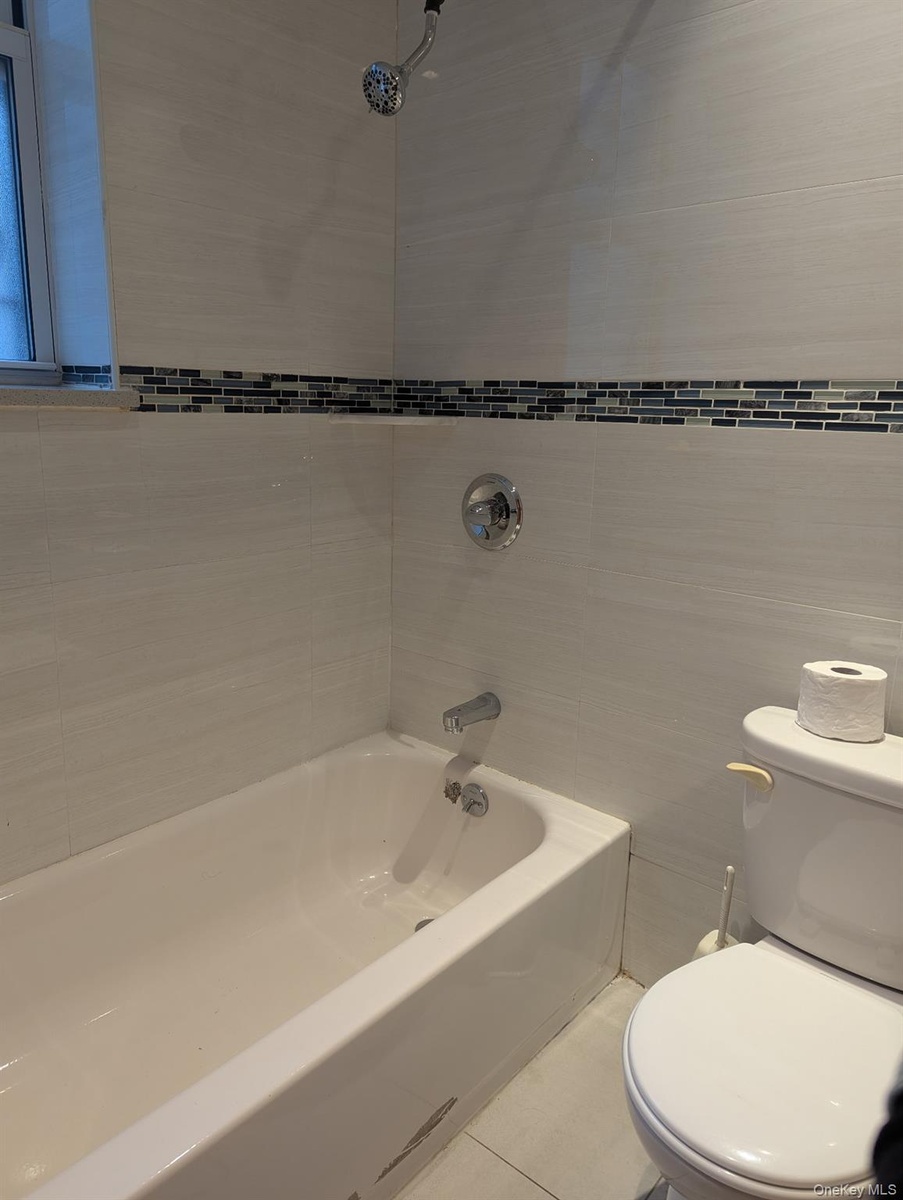 1Fl Full Bathroom