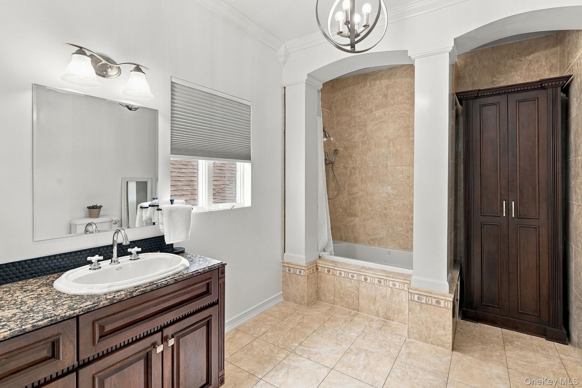 Upstairs Hall Bathroom