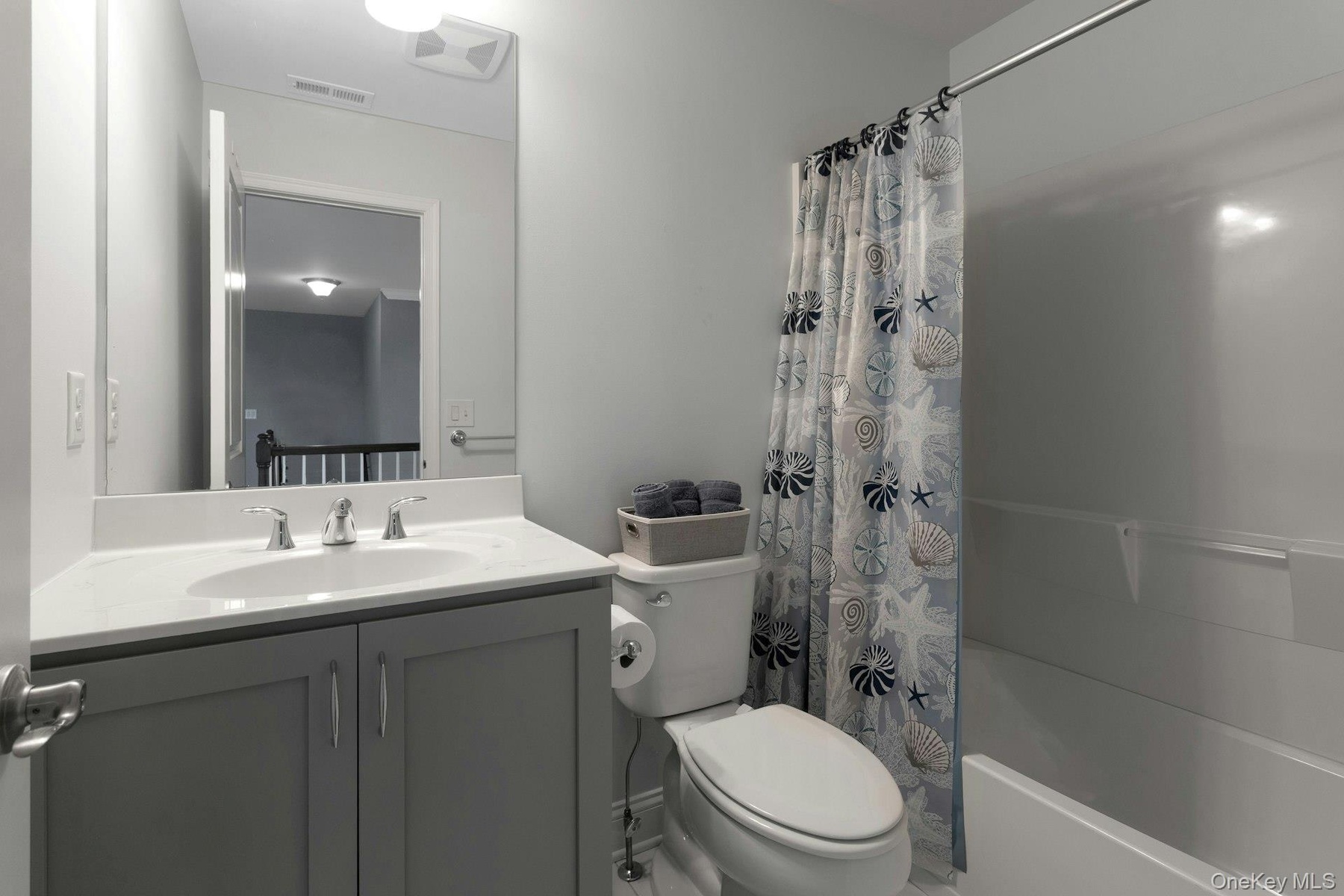 2nd Floor Full Bathroom