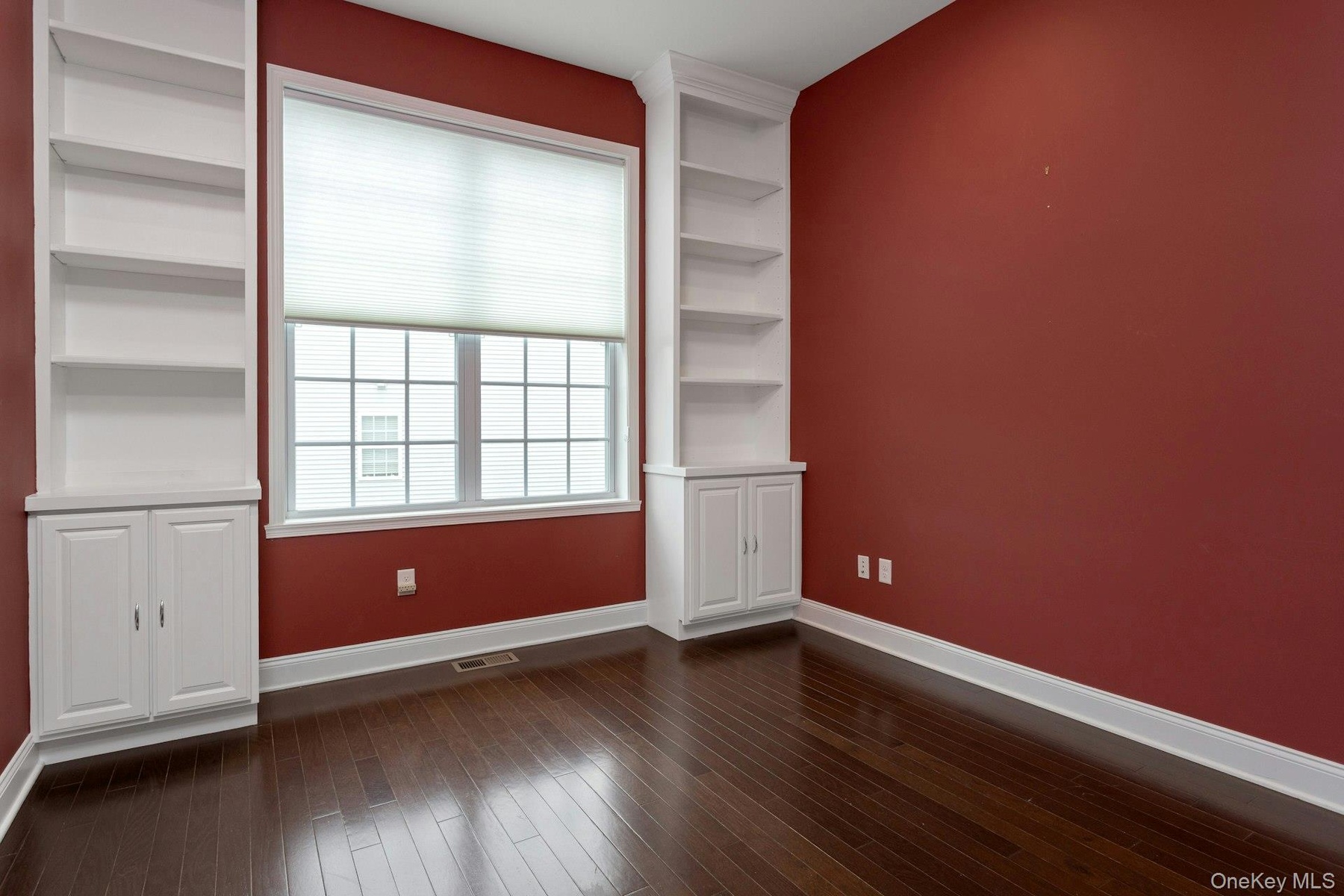 Den or Office With Built Ins