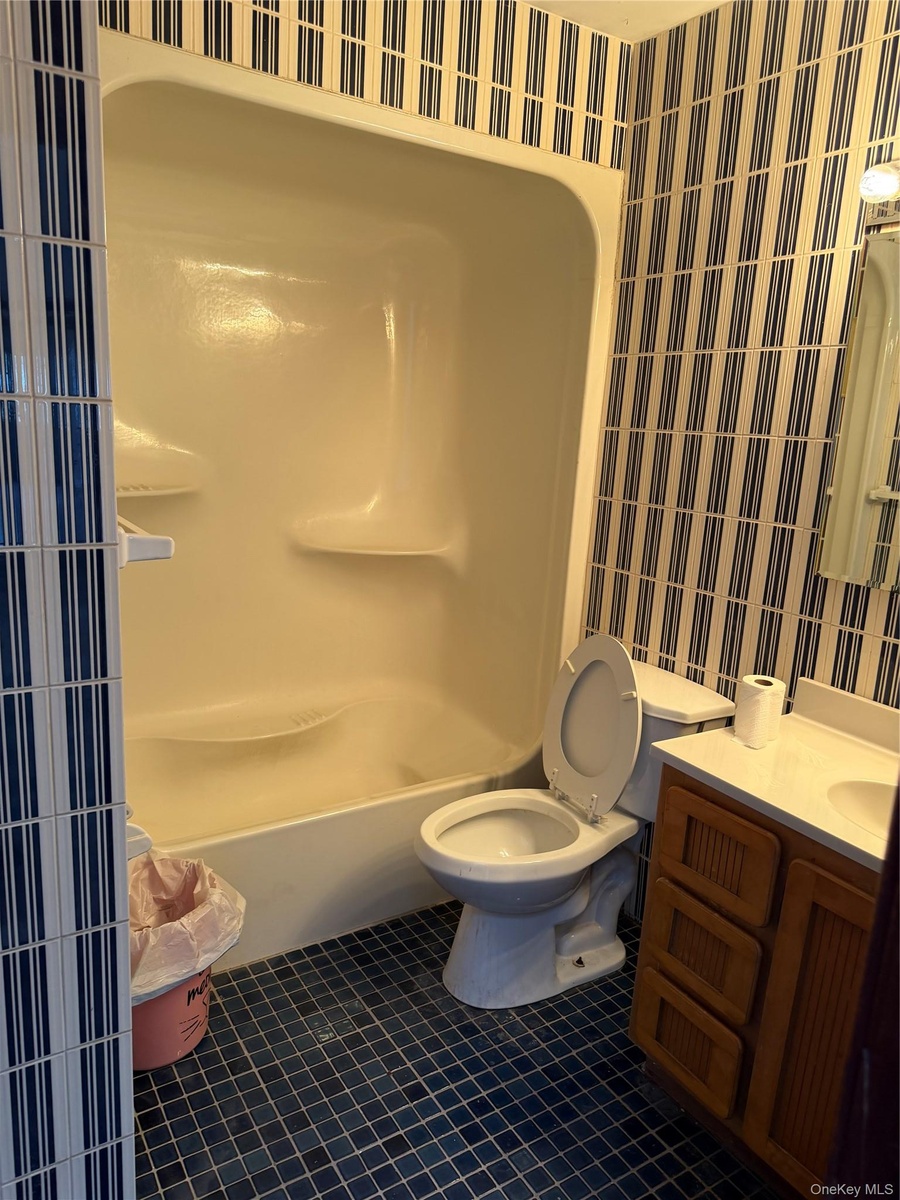 primary bath  1stflr