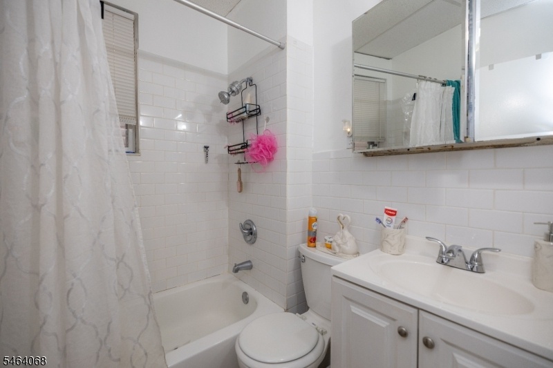 Unit 1 Bathroom