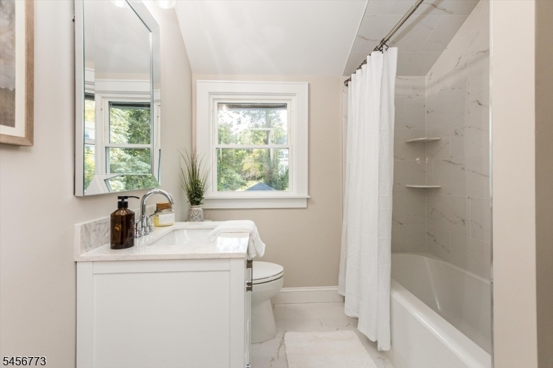 Hallway Full Bathroom