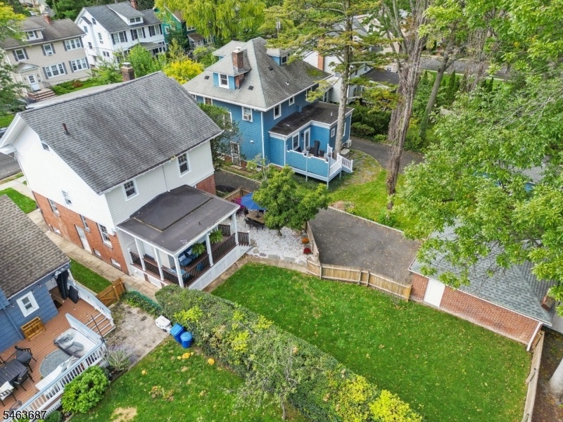 Large Level Fenced in Yard
