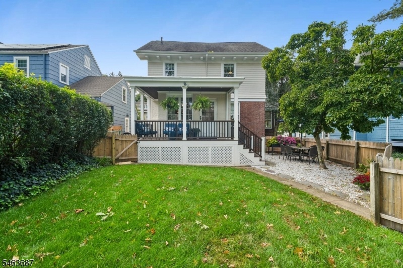 Large Level Fenced in Yard