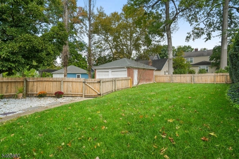 Large Level Fenced in Yard
