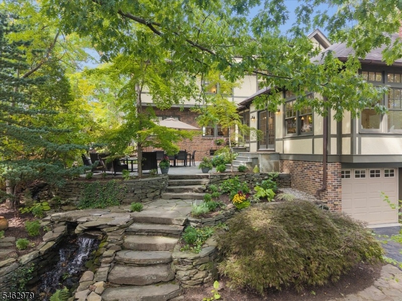Walkway to Lower Patio