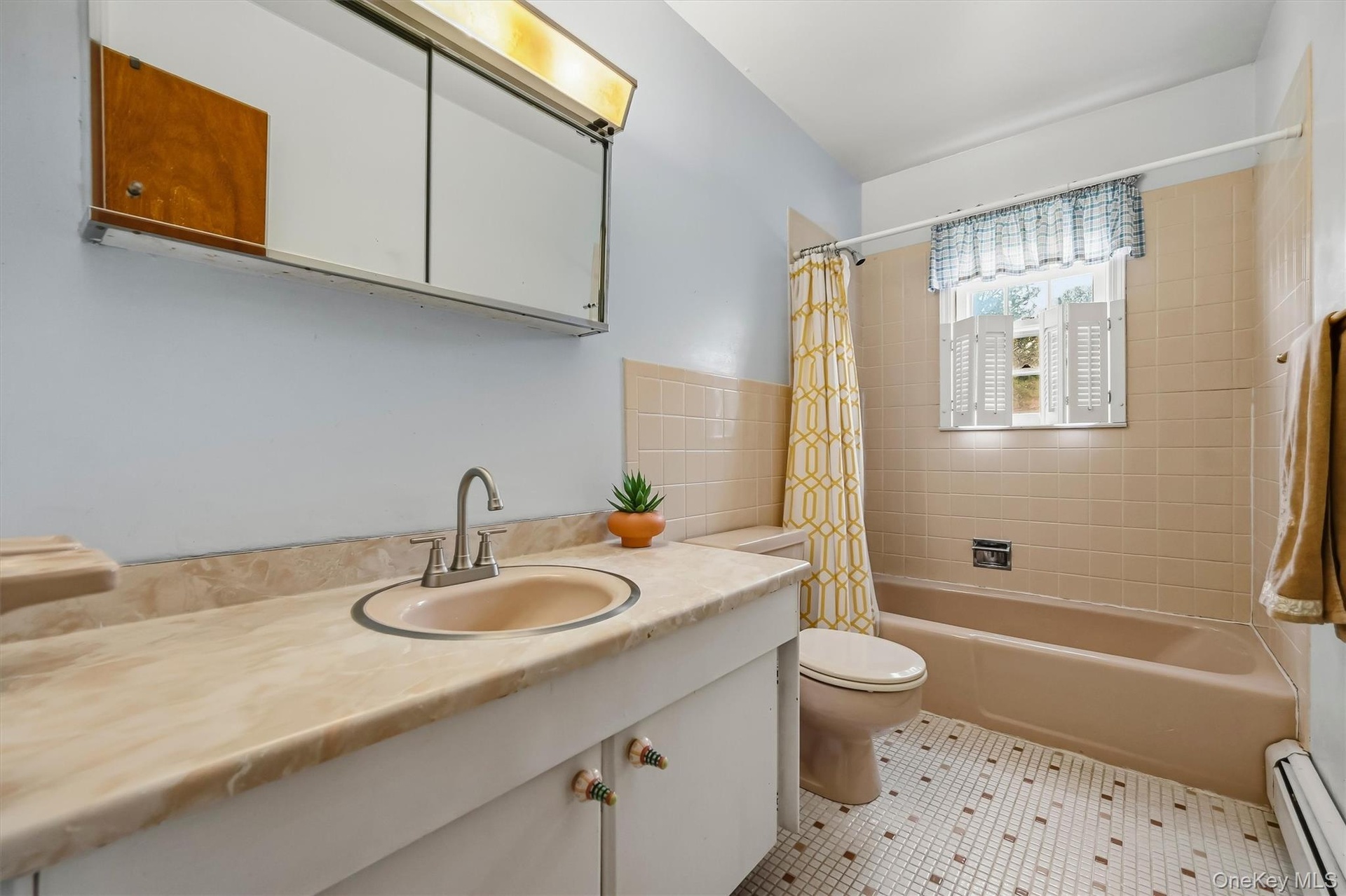 Tiled hall bath