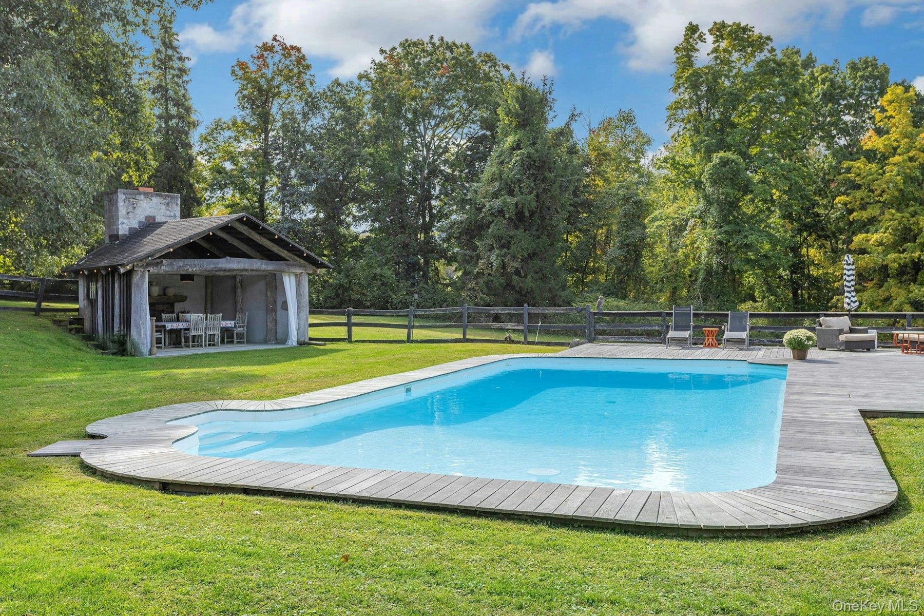 Heated saltwater pool w/Cabana