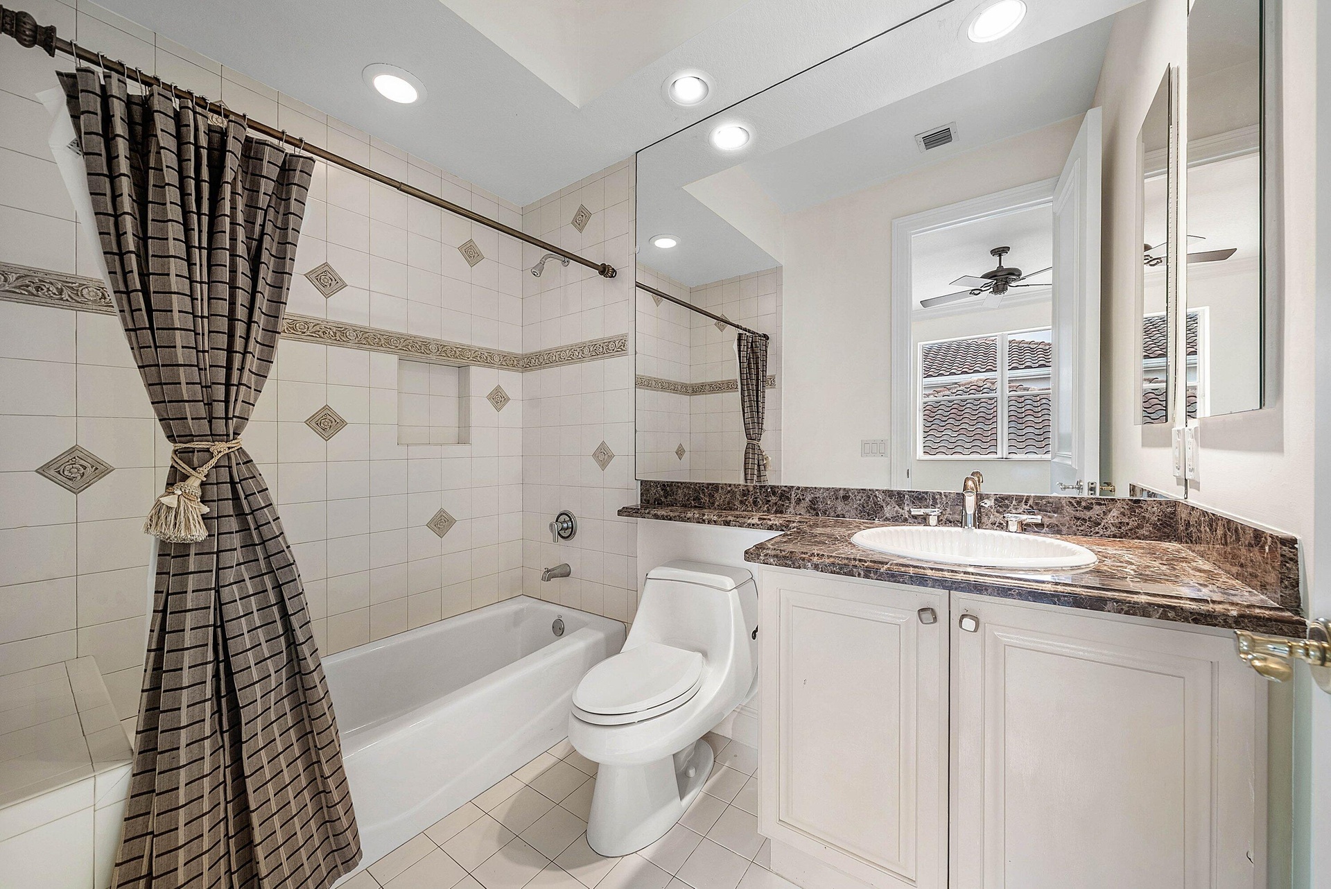 En-Suite bathroom for bedroom #3