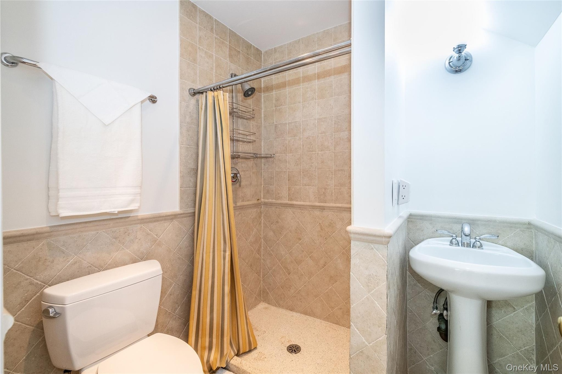 Pool House Bathroom 1st fl