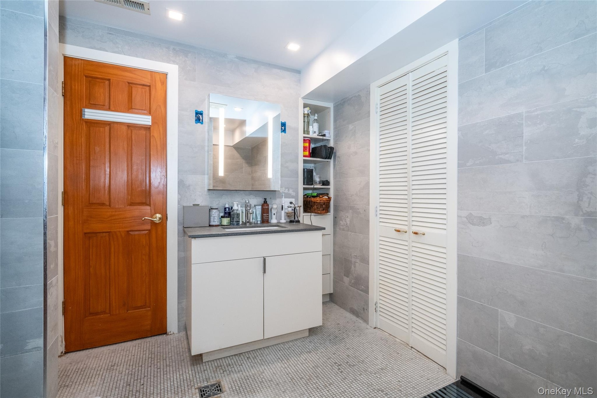 Basement full bathroom