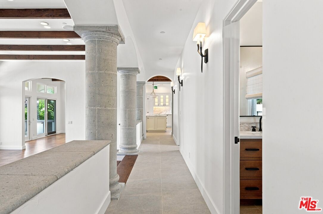 Hallway to Living/Kitchen
