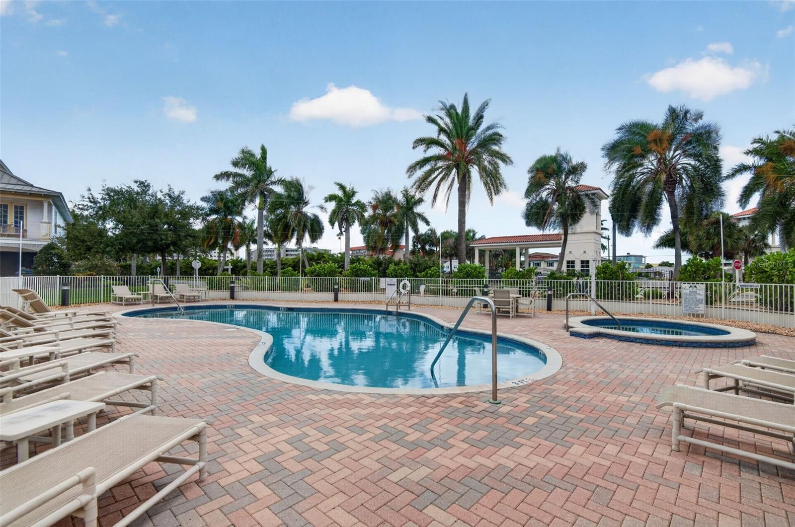 Clubhouse pool & Hot tub