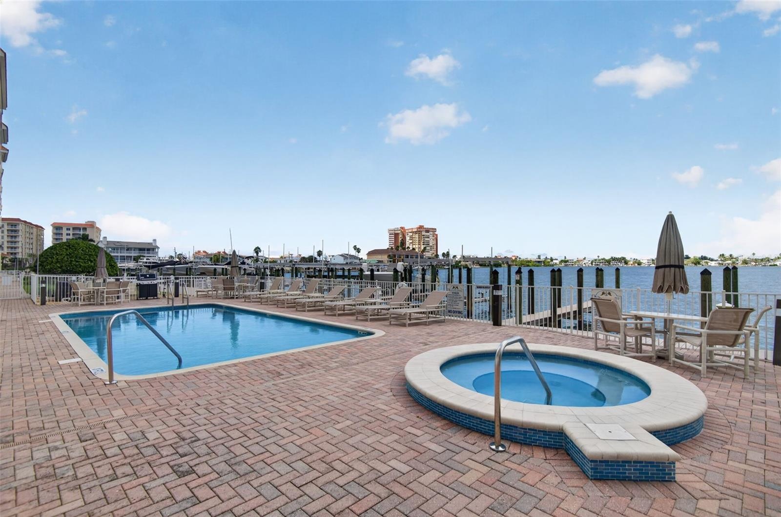 Las Brisas Pool & Hot tub