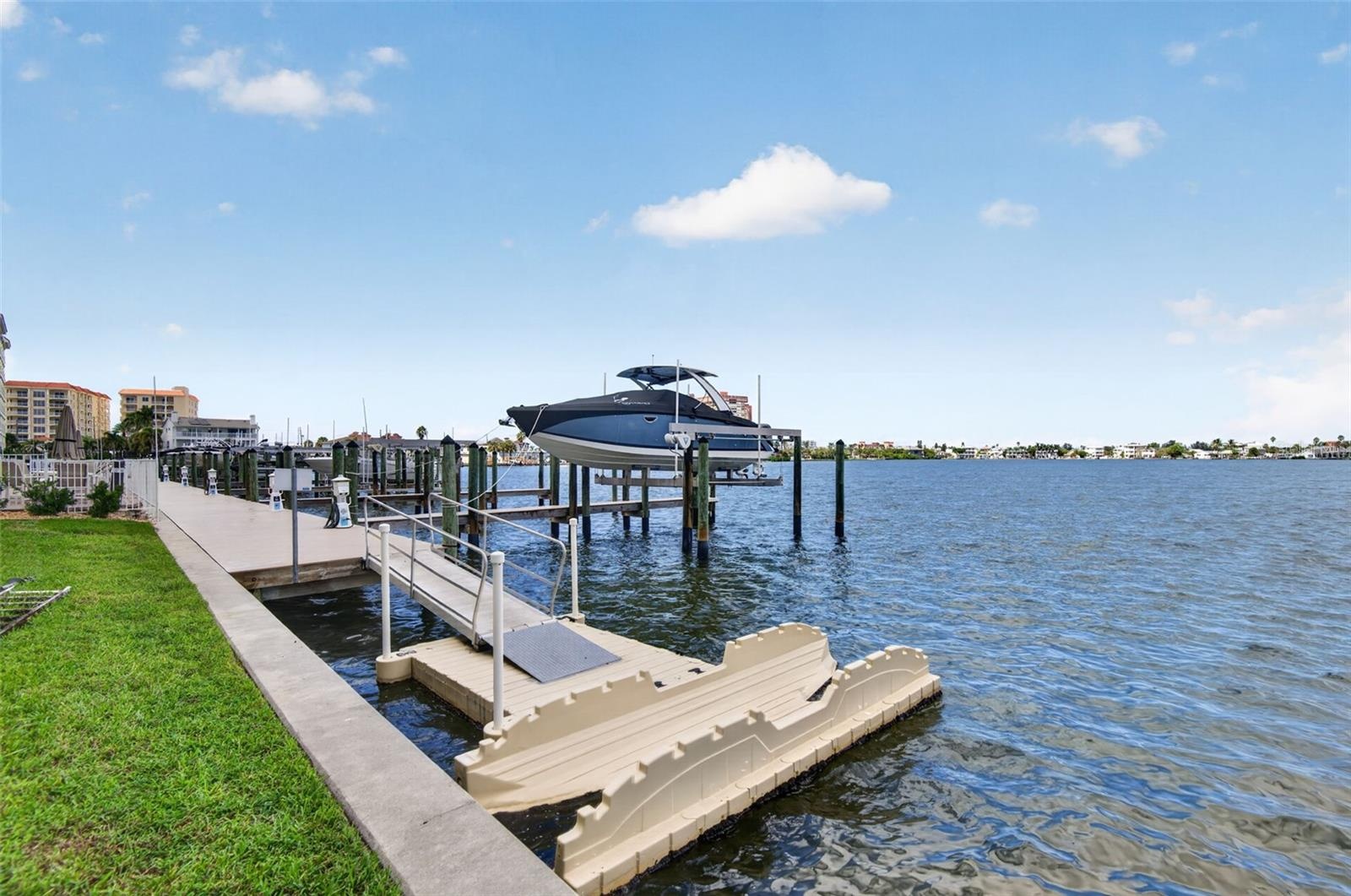 Kayak launch off docks