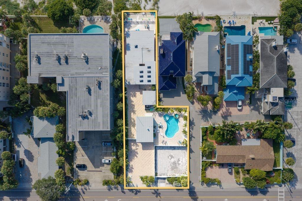 Perfect family compound providing additional areas to improve such as putting area, tiki hut-let your imagination run!