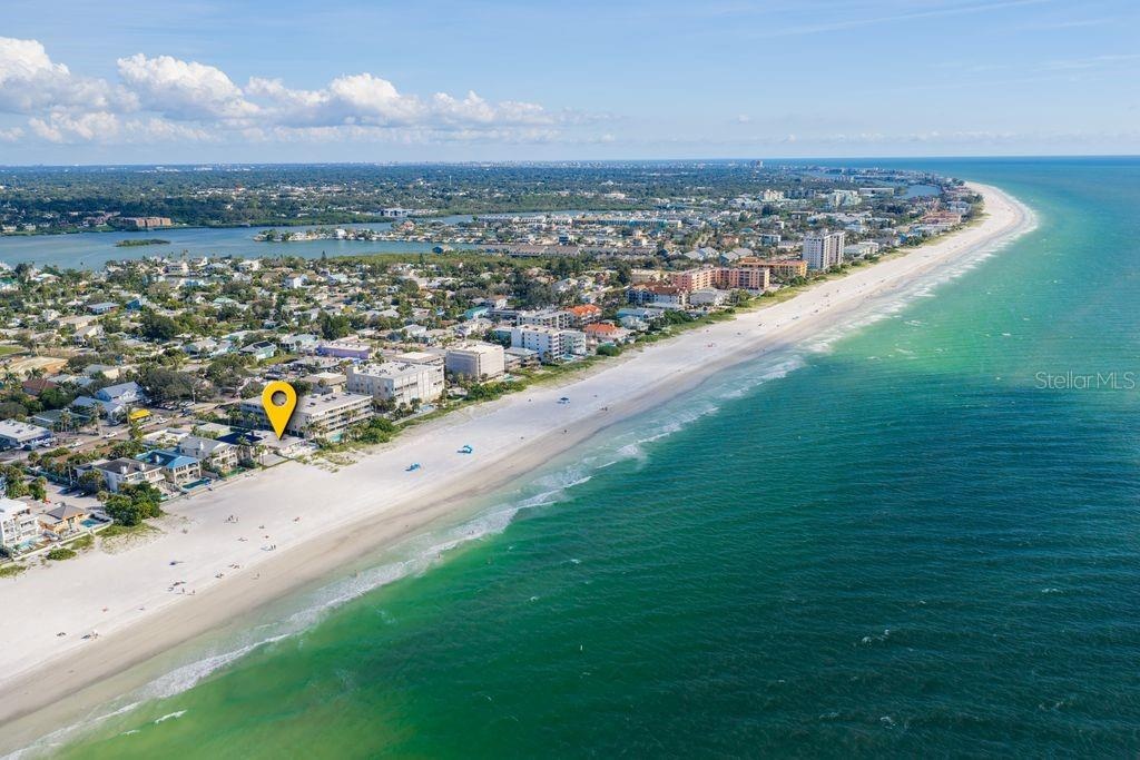 Gorgeous beaches-walk to shops, town center, recreational area, art center and much more.