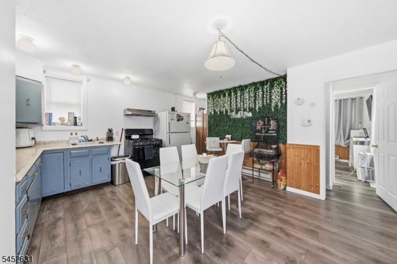 2nd fl - Eat in Kitchen