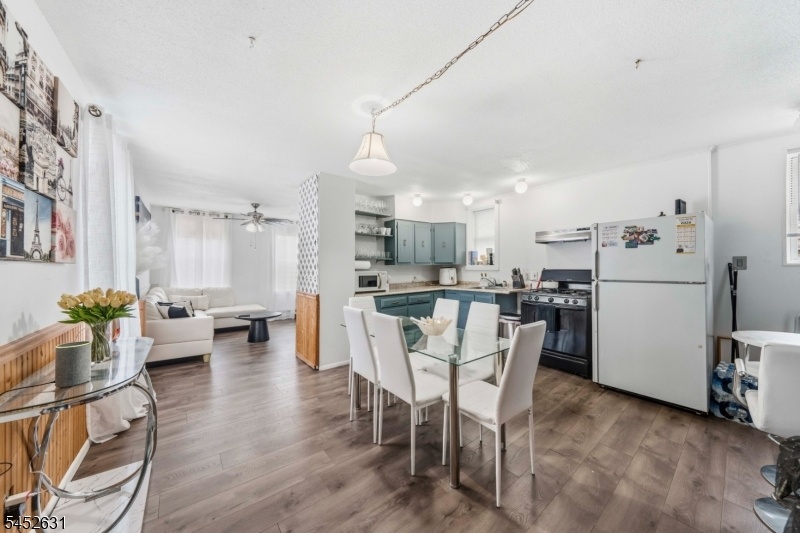 2nd floor Living/Dining room