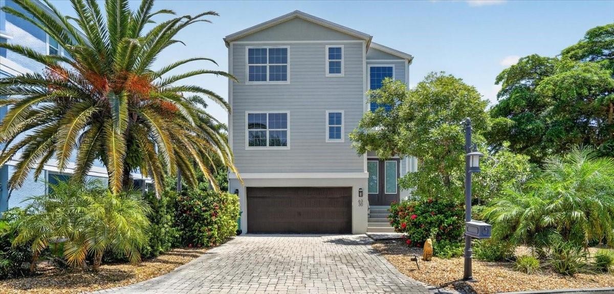 6330 Laguna Dr, Longboat Key, FL 34228