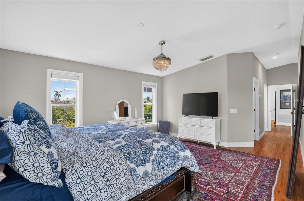 6330 Laguna Dr, Longboat Key, FL 34228