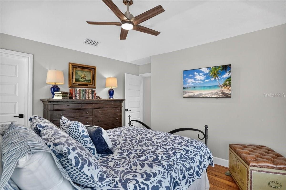 6330 Laguna Dr, Longboat Key, FL 34228