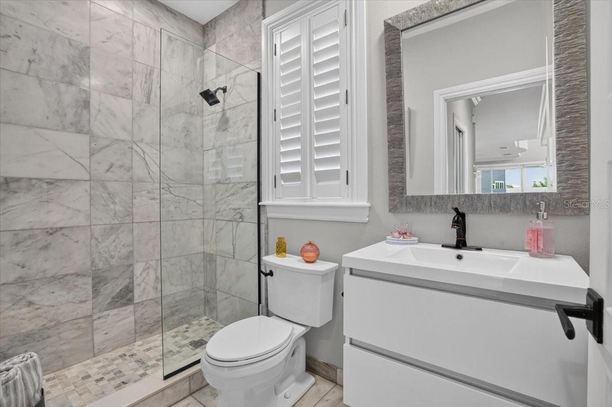 6330 Laguna Dr, Longboat Key, FL 34228