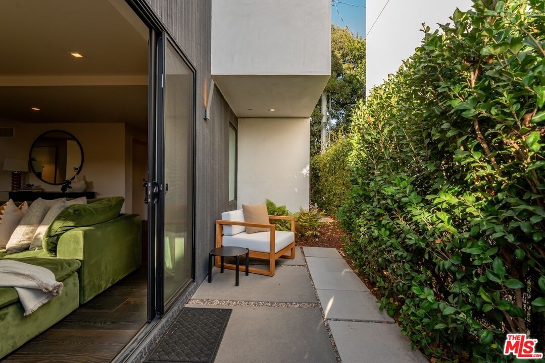 Ground-level patio connection