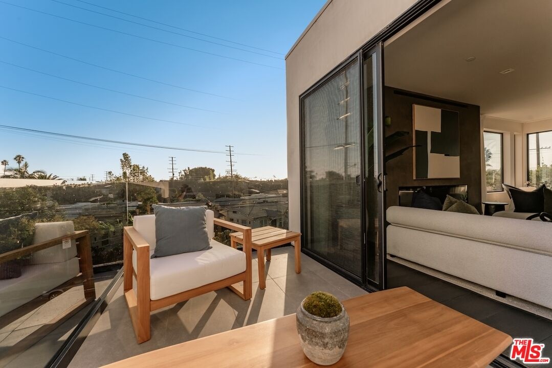 Terrace-to-living connection