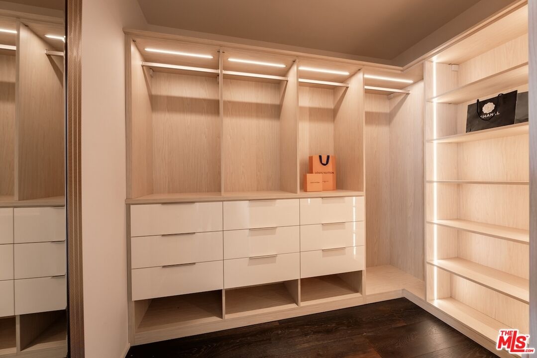 Primary fitted closet