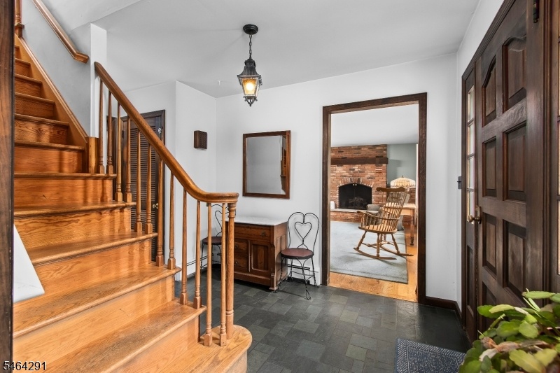Entry to stairs