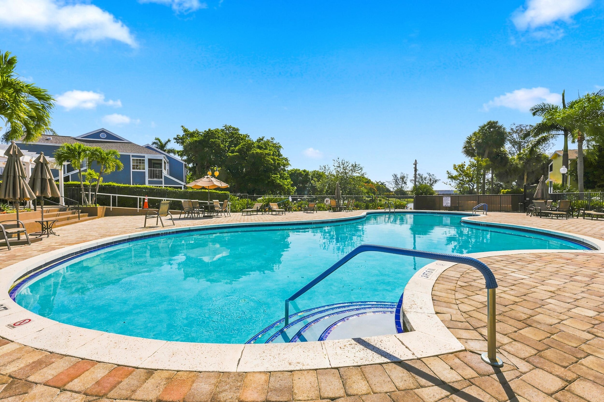 Fairfield at Boca is a gated community in the heart of Central Boca Raton, conveniently located near the mall, FAU, upscale dining, and premier shoppi