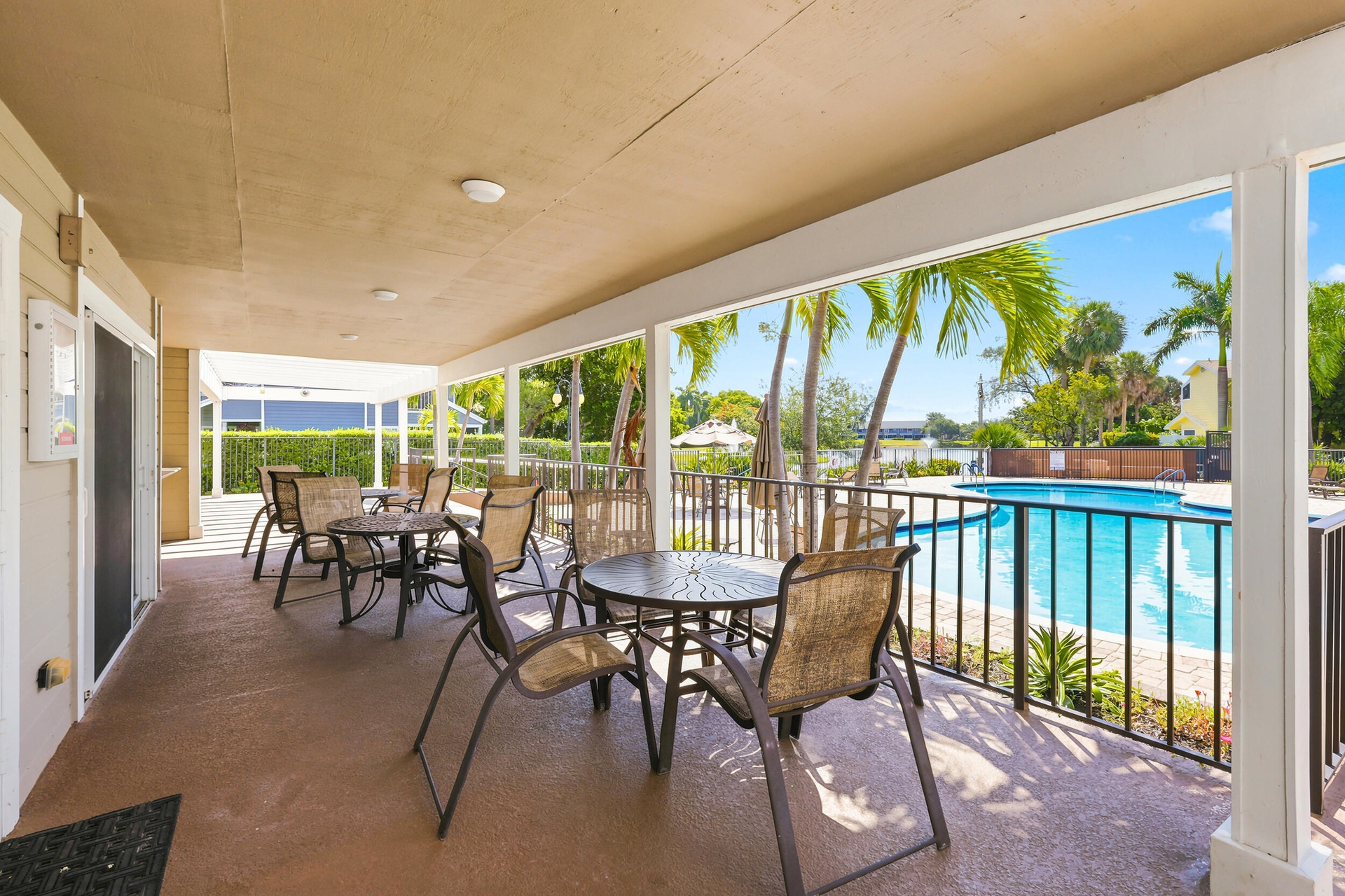 Fairfield at Boca is a gated community in the heart of Central Boca Raton, conveniently located near the mall, FAU, upscale dining, and premier shoppi