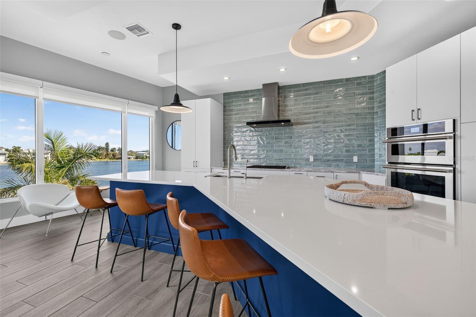 Eating space in the kitchen.