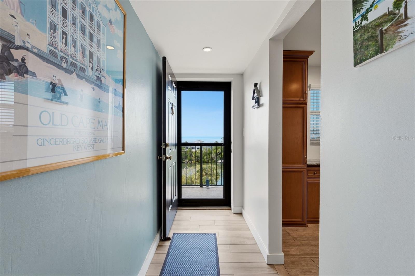 Be immersed in your sweeping Gulf views.