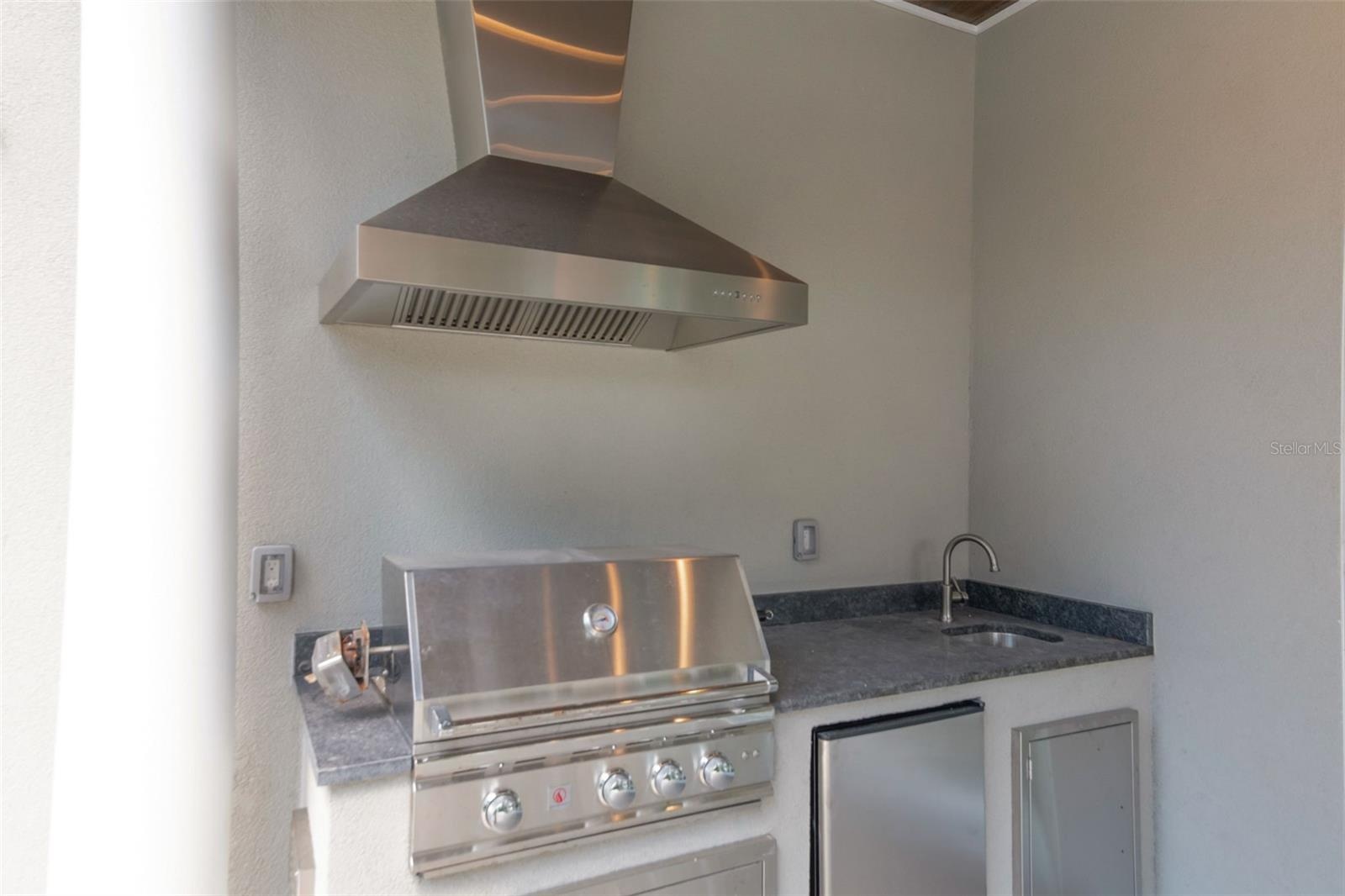 outdoor gas grill