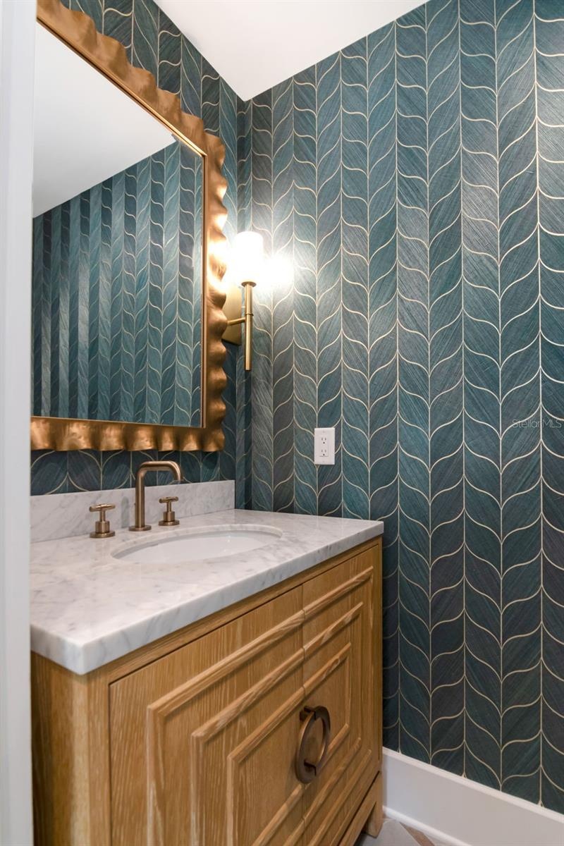 Elegant powder bath