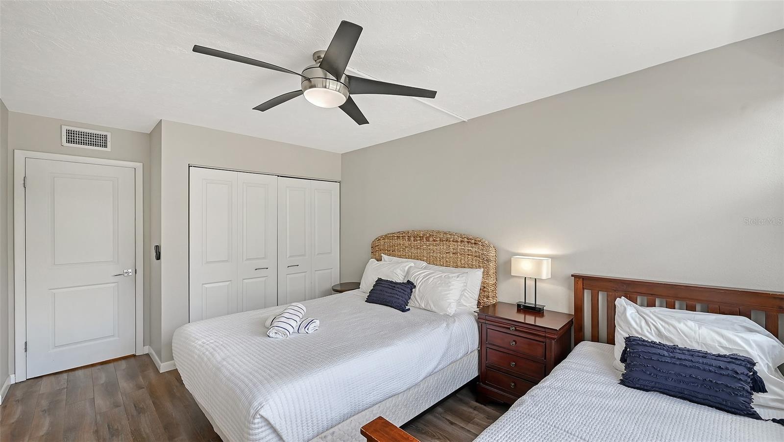2nd bedroom