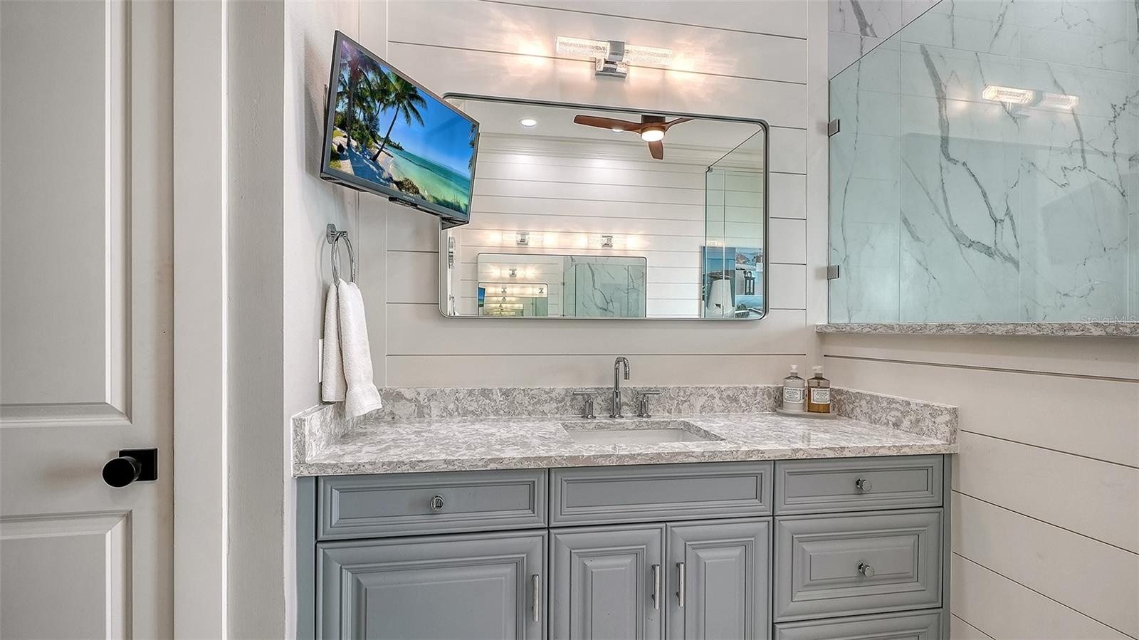 Owner's suite bath