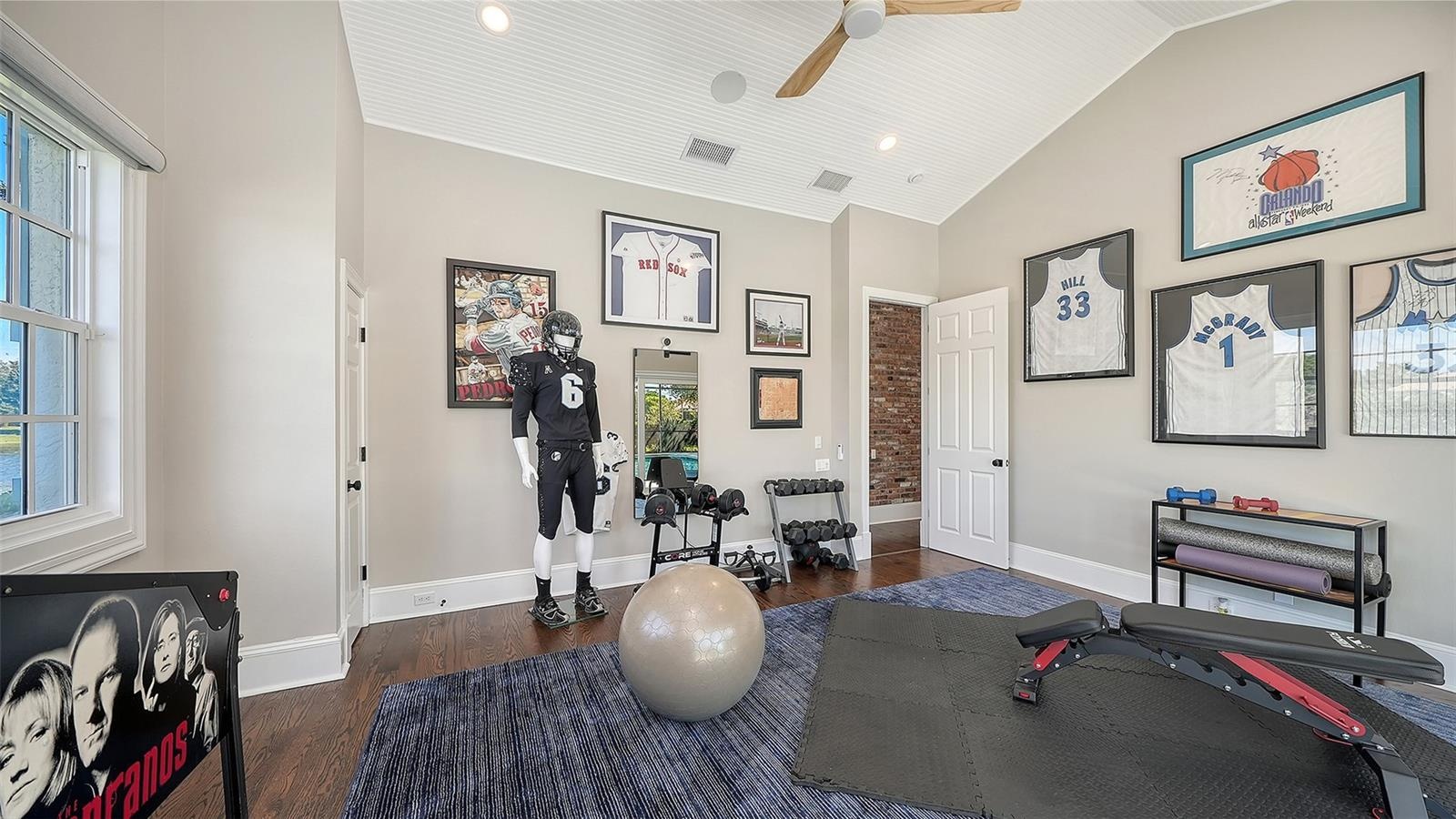 Downstair bonus room (or 5th bedroom)