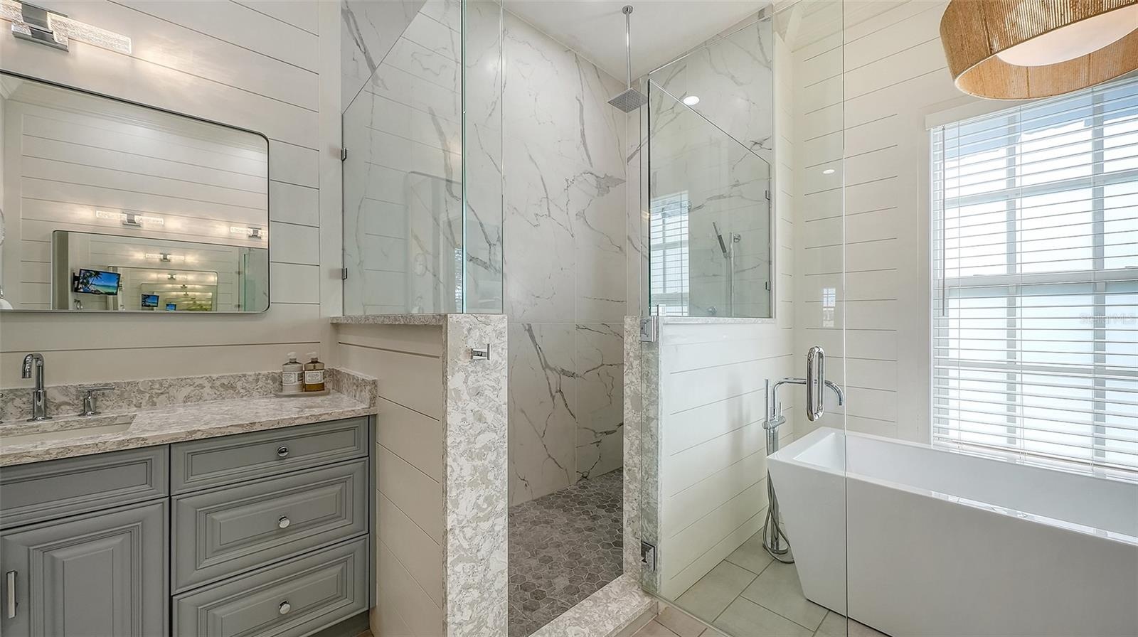 Owner's suite bath