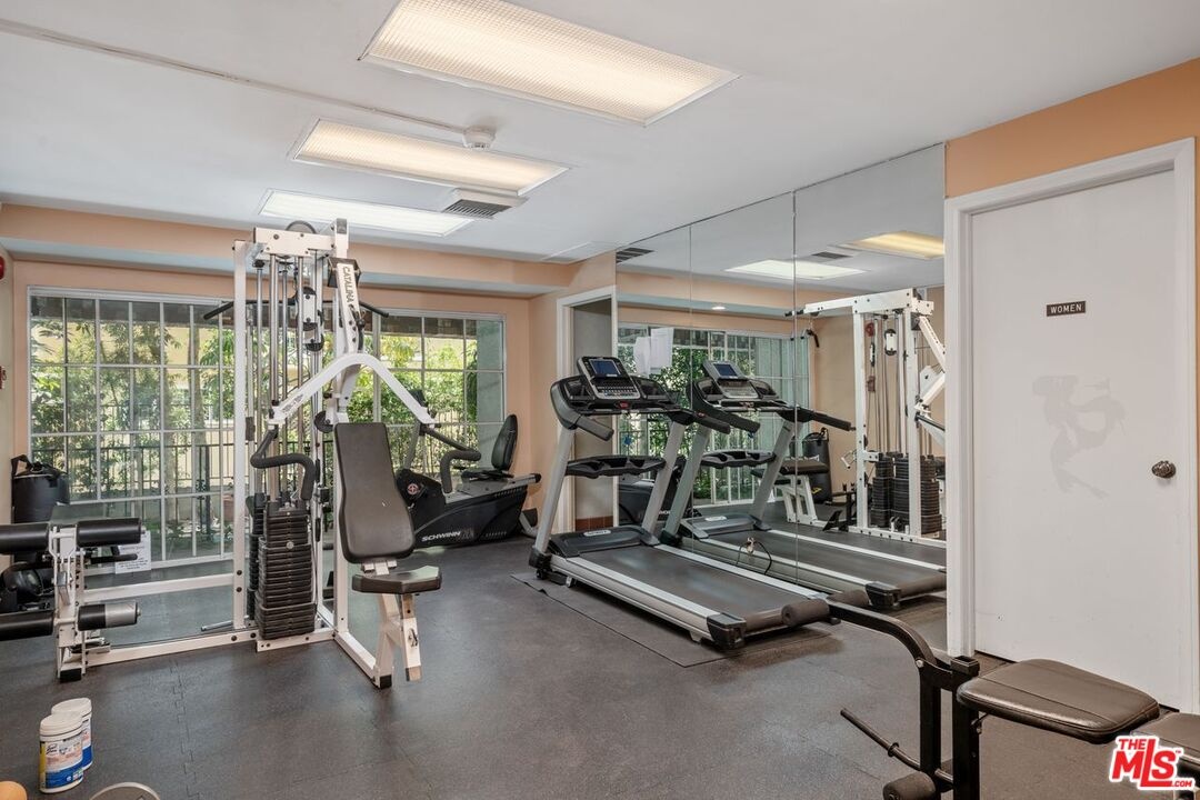 COMMUNITY GYM