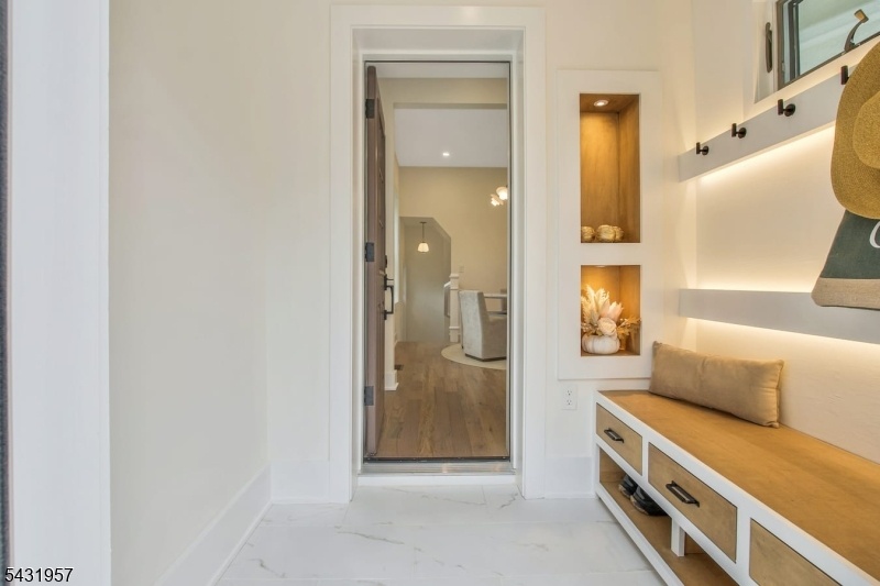 mudroom side entrance