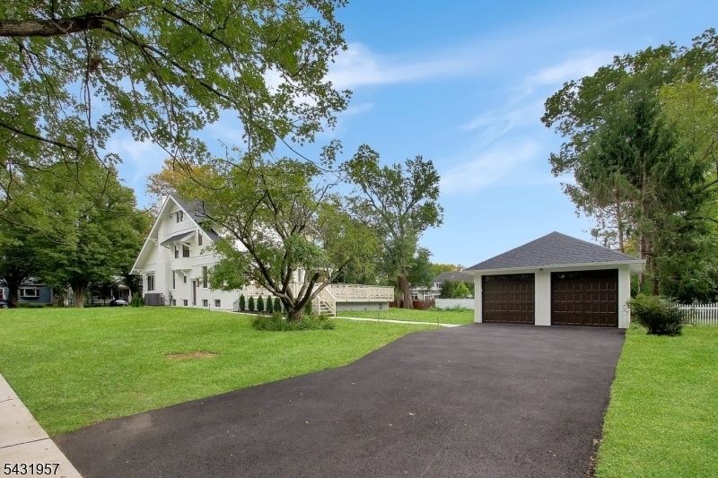 2 Detached Garage